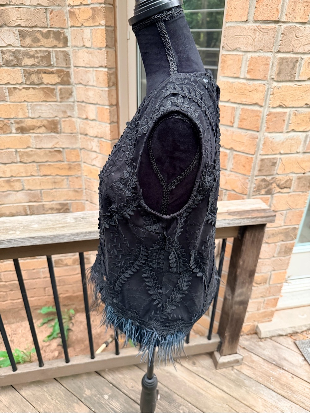 ADIVA Black Lace Sleeveless Shirt Top Feather Trim Women’s Size Medium - Picture 9 of 9